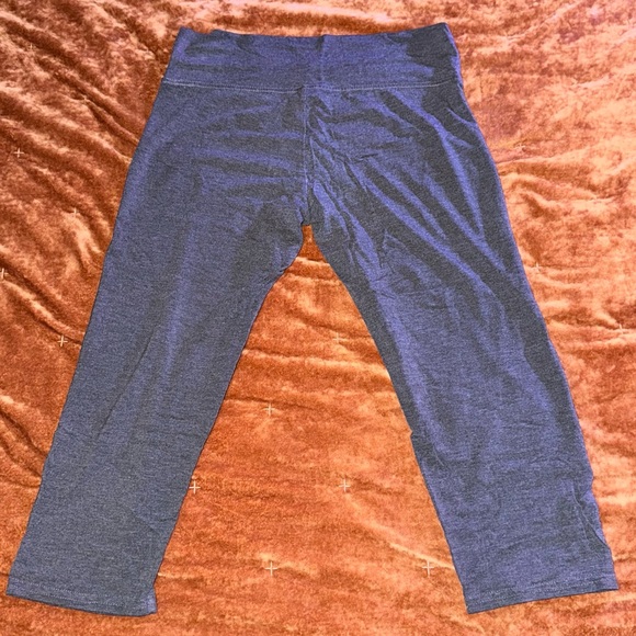 Green Apple Active grey crop leggings - medium - Picture 6 of 6